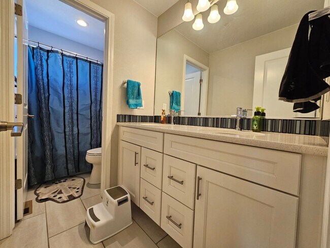 Building Photo - Beautiful 5-bedroom, 5-bathroom home in the desirable Banning Lewis Ranch community!