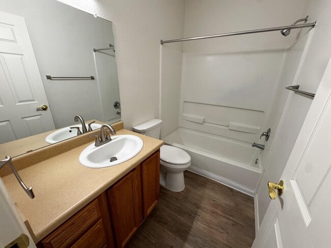 Building Photo - 1109 Meadowlark Way SE