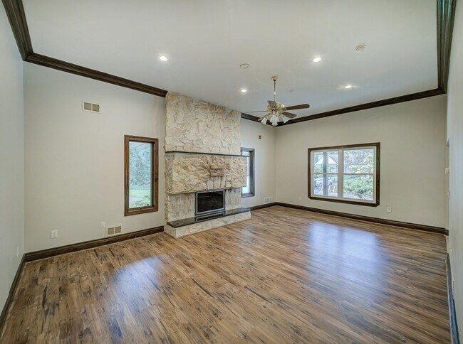 Building Photo - 17 Bauers Ln
