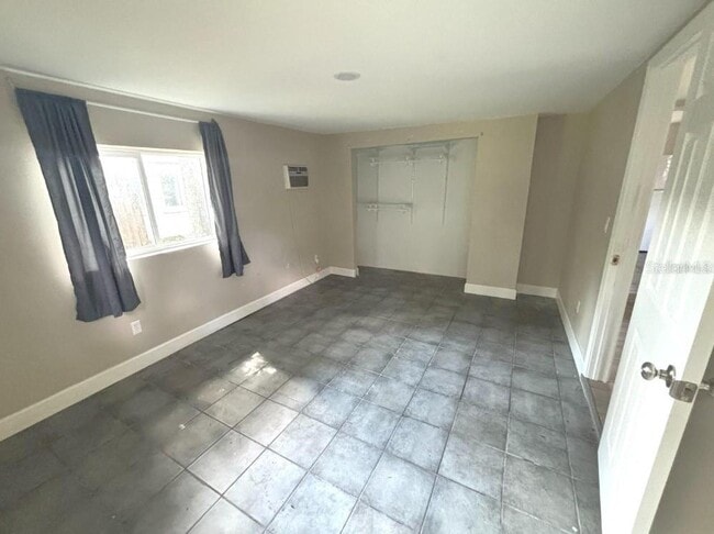 Building Photo - 2615 Laurel Ave