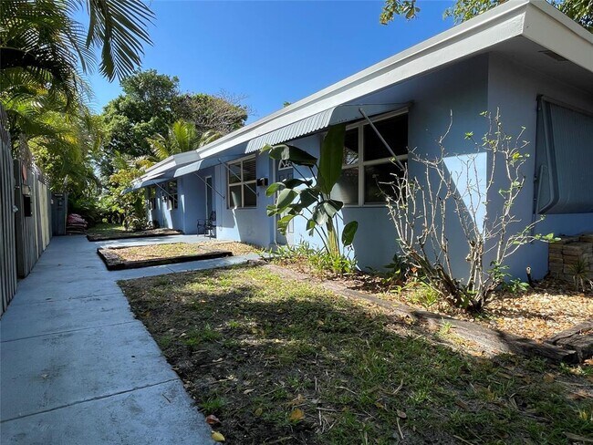 Building Photo - 660 NE 37th St