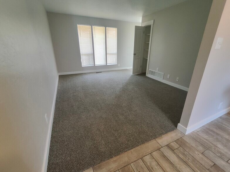 Building Photo - 177 S 200 W
