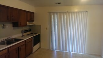 Building Photo - 425 Quince St