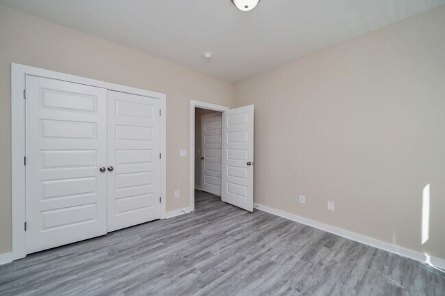 Building Photo - 5505 Blue Jay Cir