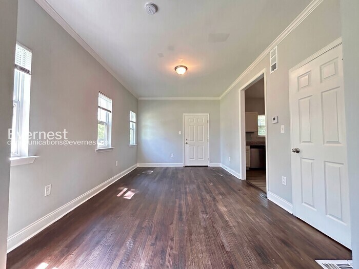 Building Photo - 838 Ridge Ave NW