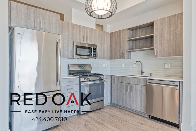 Building Photo - 1331 W 7th St