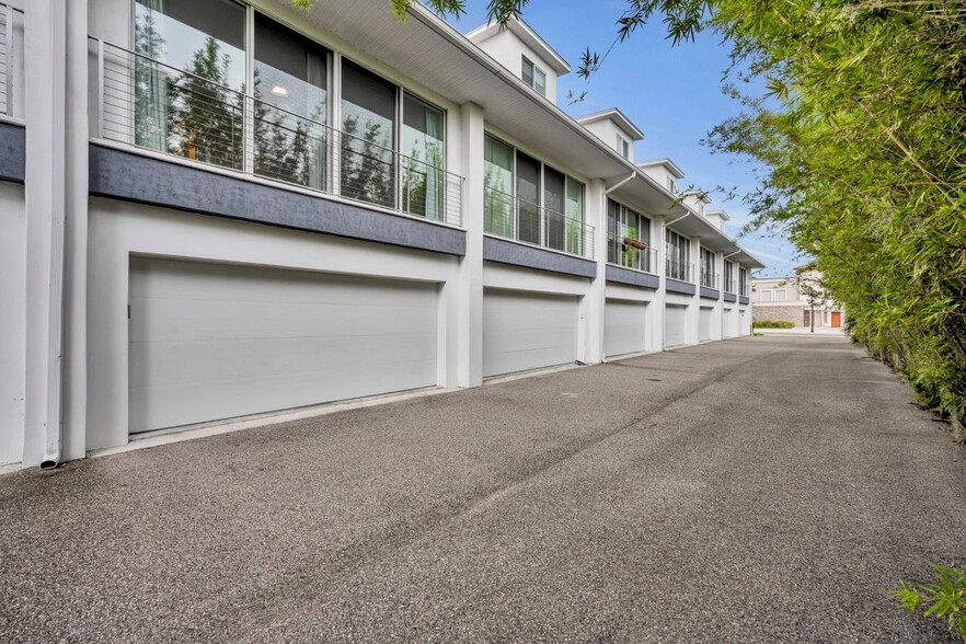 Garage, exclusive 9-residence community - 438 W Swoope Ave