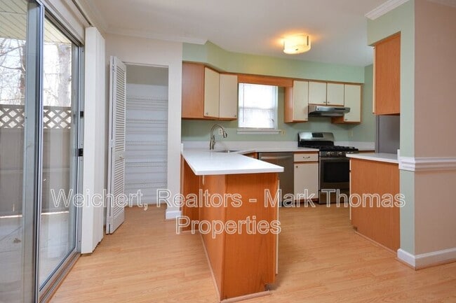 Building Photo - 425 Summerwalk Cir