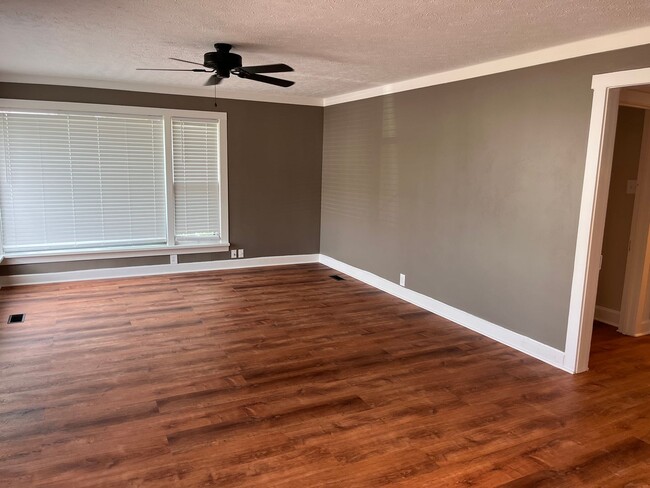 Building Photo - For Rent: Charming Newly Renovated 2-Bedro...