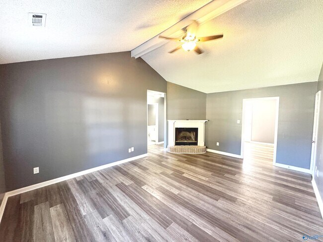 Building Photo - 103 Whisperwood Ln