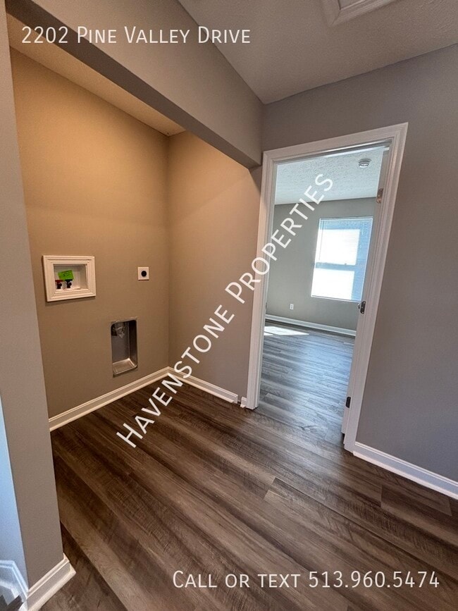 Building Photo - 2202 Pine Valley Dr