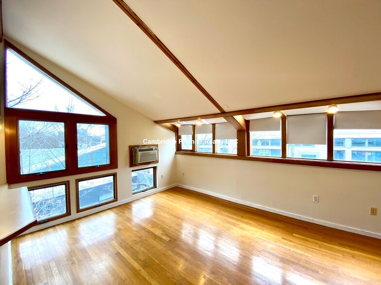 Building Photo - 90 Putnam Ave