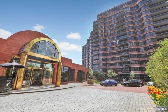 Building Photo - 100 Carlyle Dr
