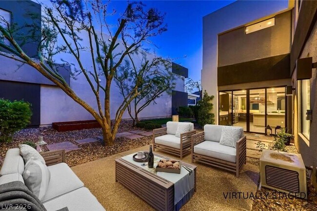 Building Photo - 917 Vegas View Dr