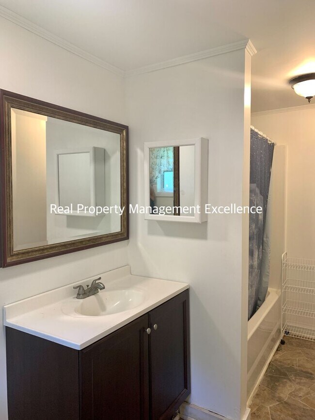 Building Photo - Historical Home, 2 Bed, In Downtown Wake Forest, Available Now!