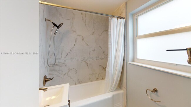 Building Photo - 508 Hendricks Isle