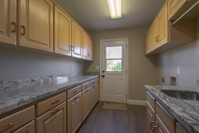 Building Photo - Spacious 6 Bedroom Home with a Balcony!