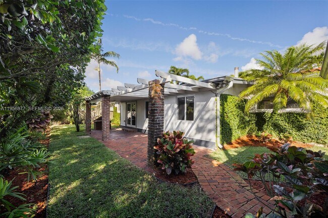 Building Photo - 5730 SW 56th Terrace