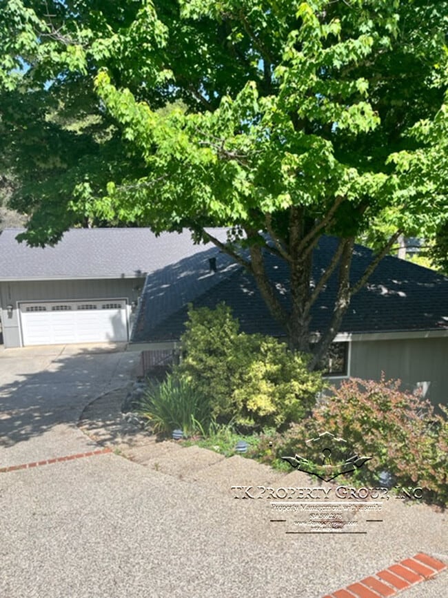 Building Photo - 13285 Sugarbush Ct