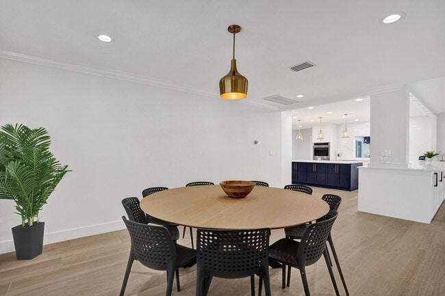 Building Photo - 885 Nafa Dr
