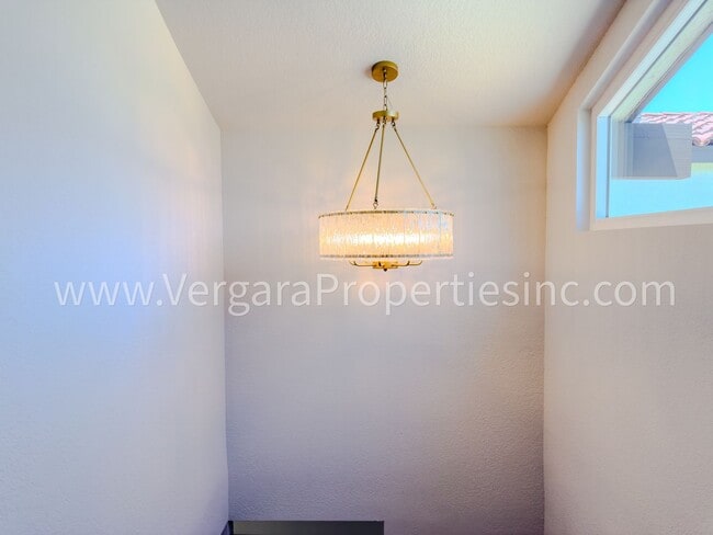 Building Photo - 1136 Gian Dr