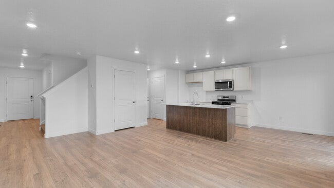 Building Photo - 4550 Horton Wy