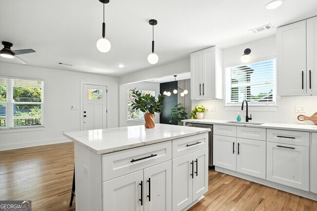 Building Photo - 1597 Glenwood Ave SE