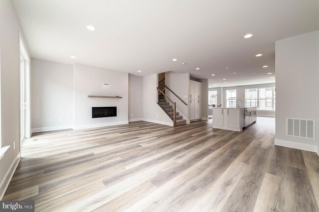 Building Photo - 6227 Almerico Pl