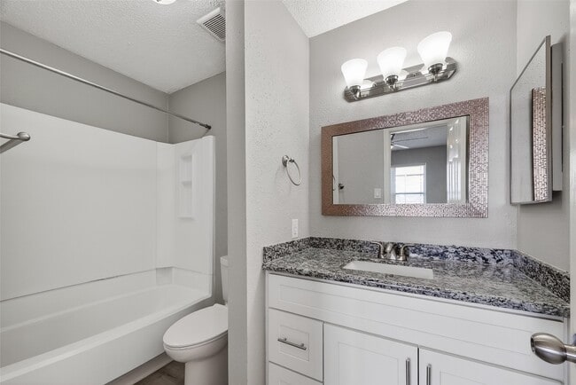 Building Photo - 1710 Good Day Dr