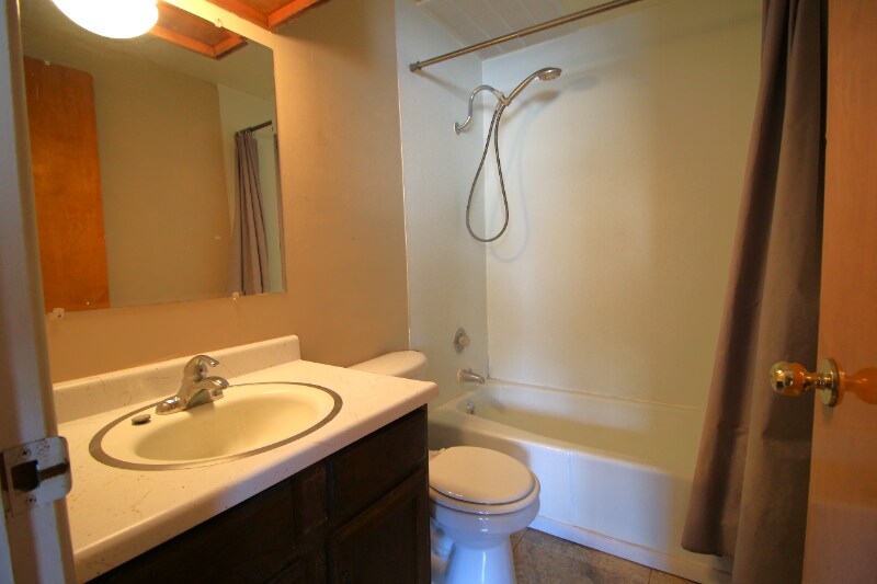Building Photo - 703 Silverbow Ave