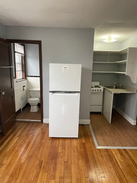 Building Photo - 19 Chapman St