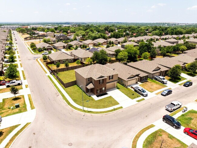 Building Photo - 4 Bedroom Corner Lot Rental with Spacious ...