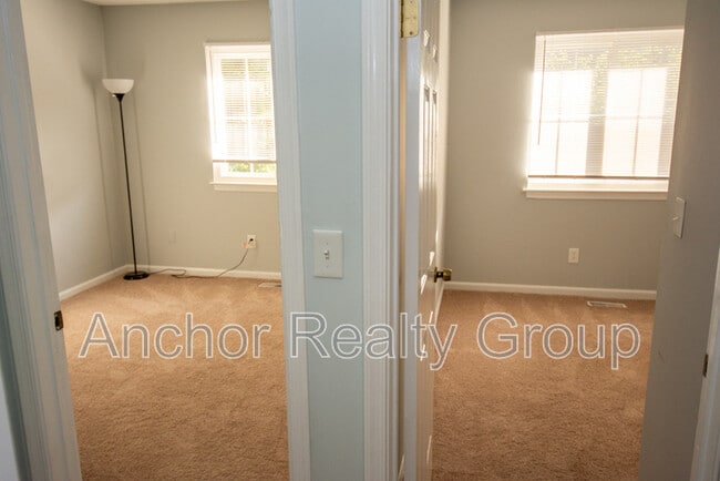 Building Photo - 304 Falling Ln