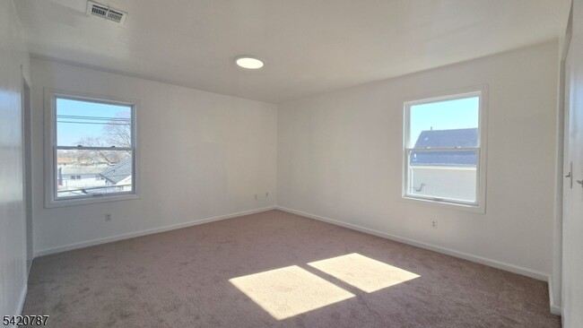 Building Photo - 360 Broad St