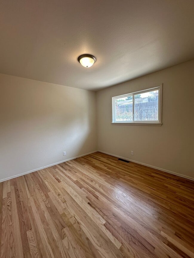 Building Photo - 4bed Rental June 2026