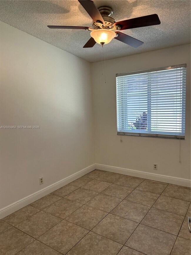 Building Photo - 578 Woodgate Cir