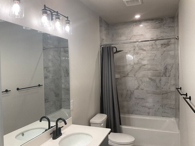 Building Photo - Welcome to this charming two-story townhome in the heart of Belmont, NC.