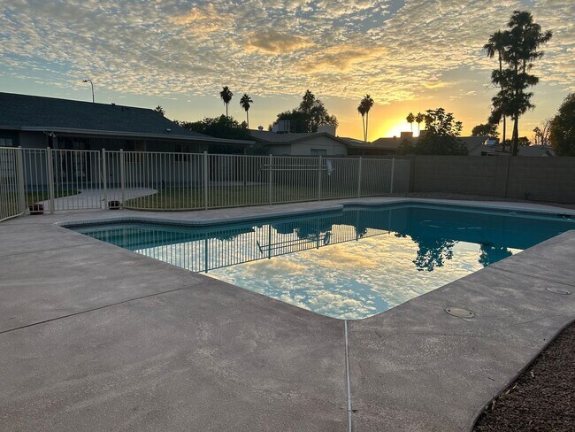 Building Photo - 3 Bed with a private pool