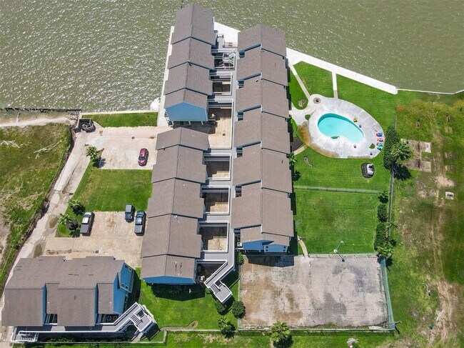 Building Photo - 500 Tiki Dr