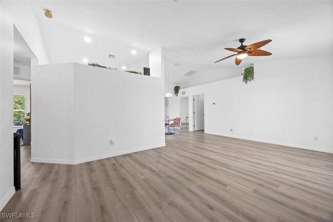 Building Photo - 4013 NE 10th Pl