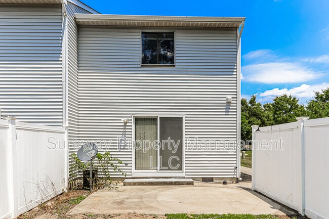 Building Photo - 178 Yorktown Blvd