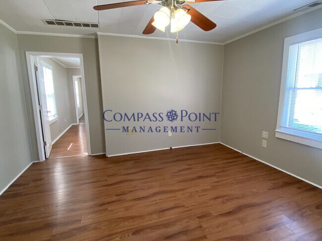 Building Photo - Spacious 1 bedroom and 1 bath house! FIRST MONTH RENT FREE!!!