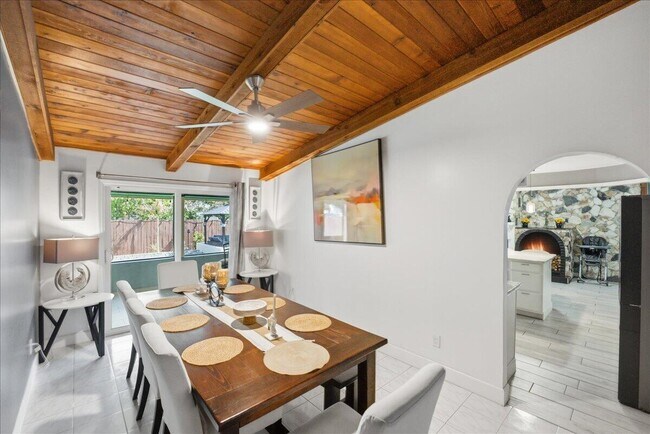 Building Photo - 1326 SW Bartell Ave