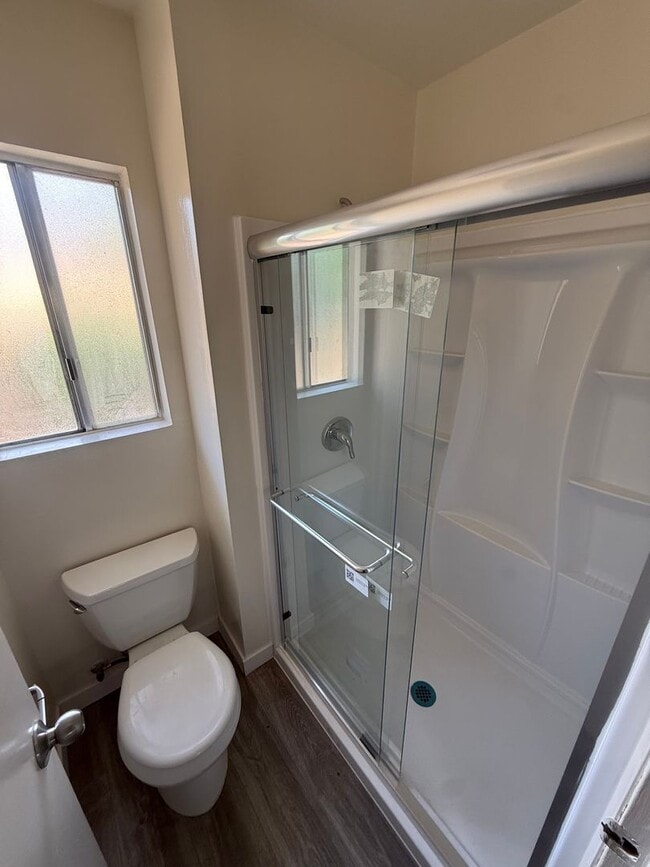 Building Photo - Spacious 4-Bedroom Home in Northeast Bakersfield