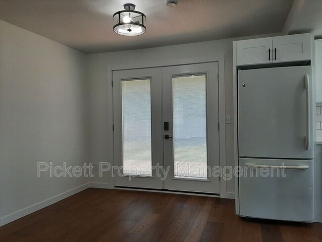 Building Photo - 212 NE Torval Canyon Rd