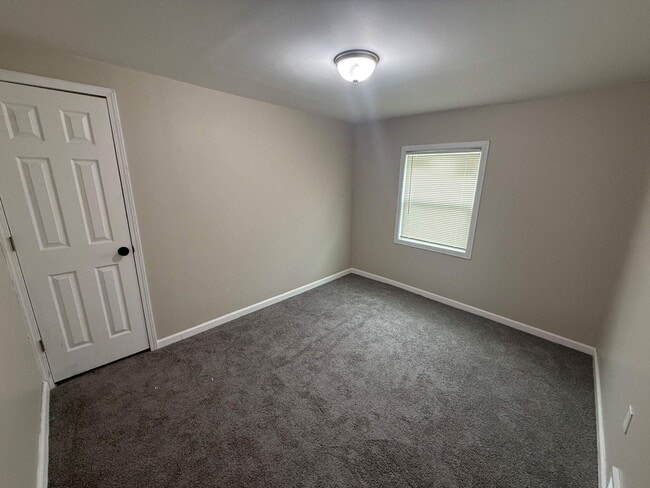Building Photo - Renovated 3-Bedroom Home – We Welcome Sect...