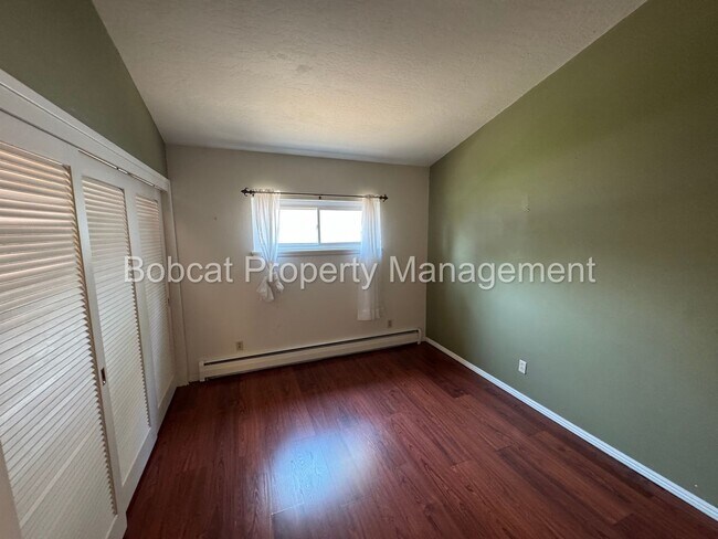 Building Photo - 3 Bed, 2 Bath Home Located in West Carson ...
