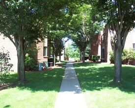 Building Photo - Summit Apartments - Latrobe, PA