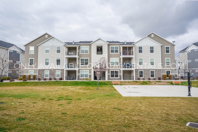 Building Photo - 71 W Silver Springs Dr