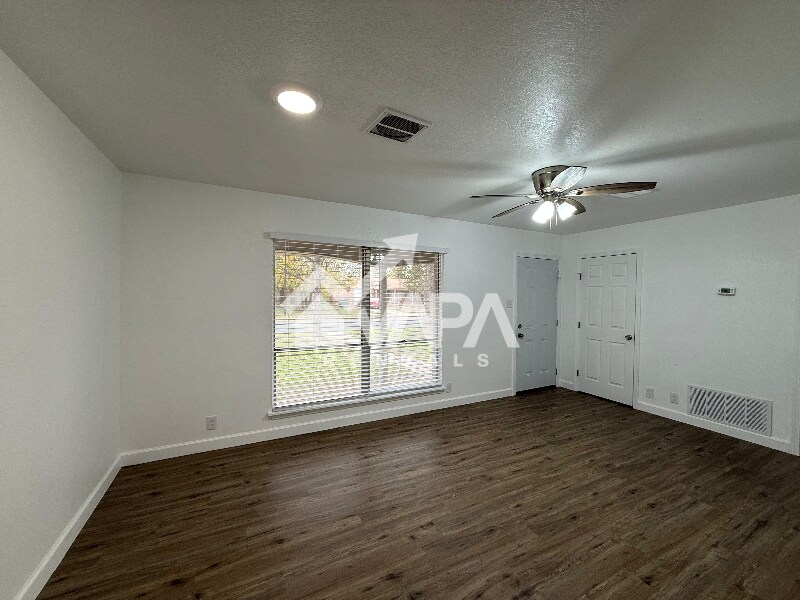 Building Photo - 4938 Bernadine Dr